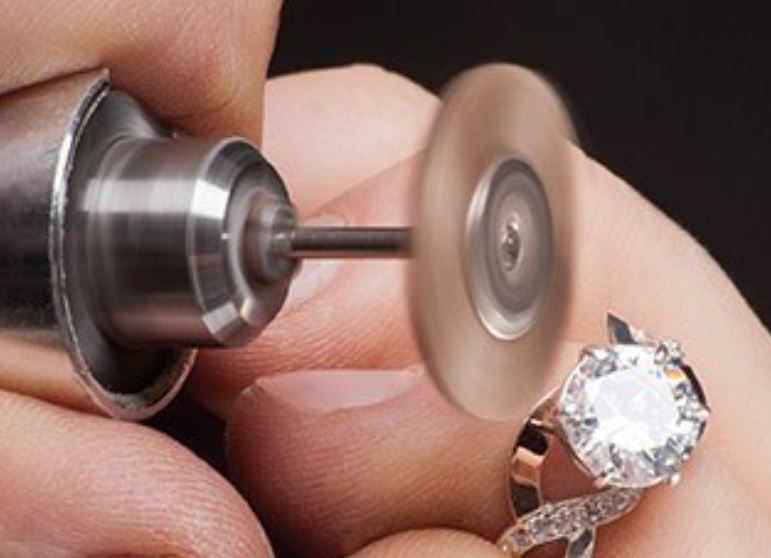 The Art of Adornment: From Concept to Creation at Malya Jewel Craft