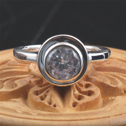 925 Silver White Zircon Solitaire Ring - Image 1