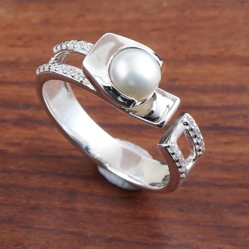 925 Silver Pearl With White Zircon Ring - Image 1