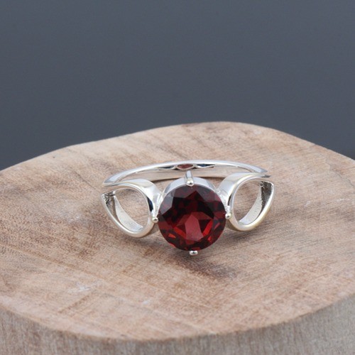925 Silver Red Garnet Fancy Solitaire Ring - Image 1