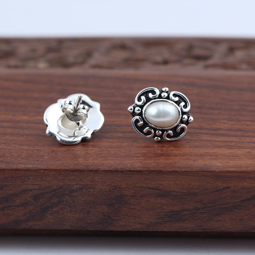 925 Silver Pearl Stud Earring With Oxidize - Image 4