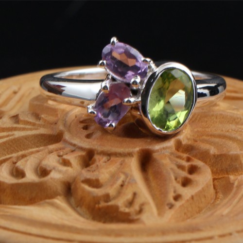 925 Silver Three Stone Ring - Image 1