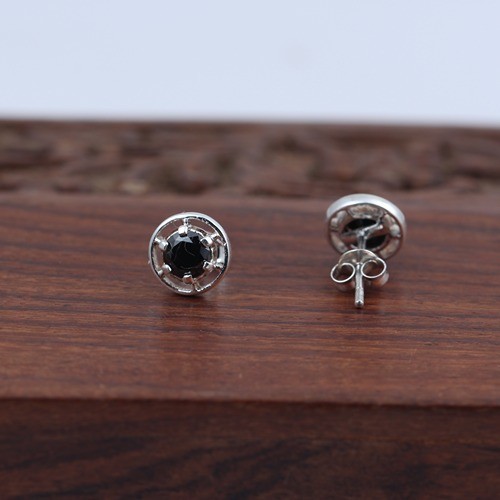 925 Silver Black Spinel Claw Set Stud Earring - Image 3