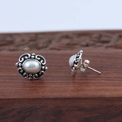 925 Silver Pearl Stud Earring With Oxidize - Image 3