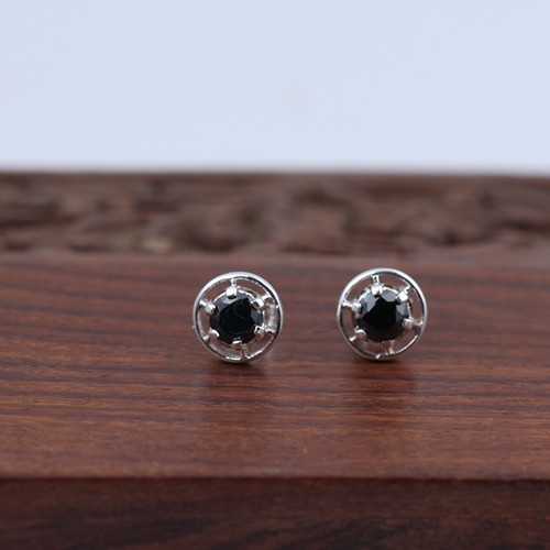925 Silver Black Spinel Claw Set Stud Earring - Image 1